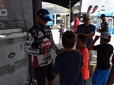 Justin Lucas signing autographs in A.R.E. booth